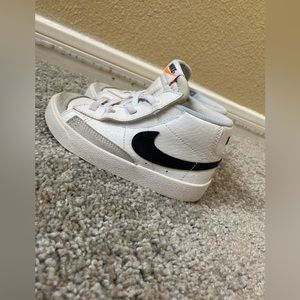 comfortable sports shoes